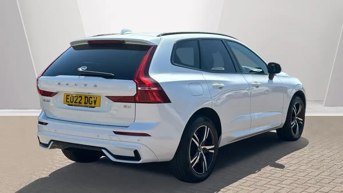 2022-volvo-xc60-20-b5-r-design-big-1