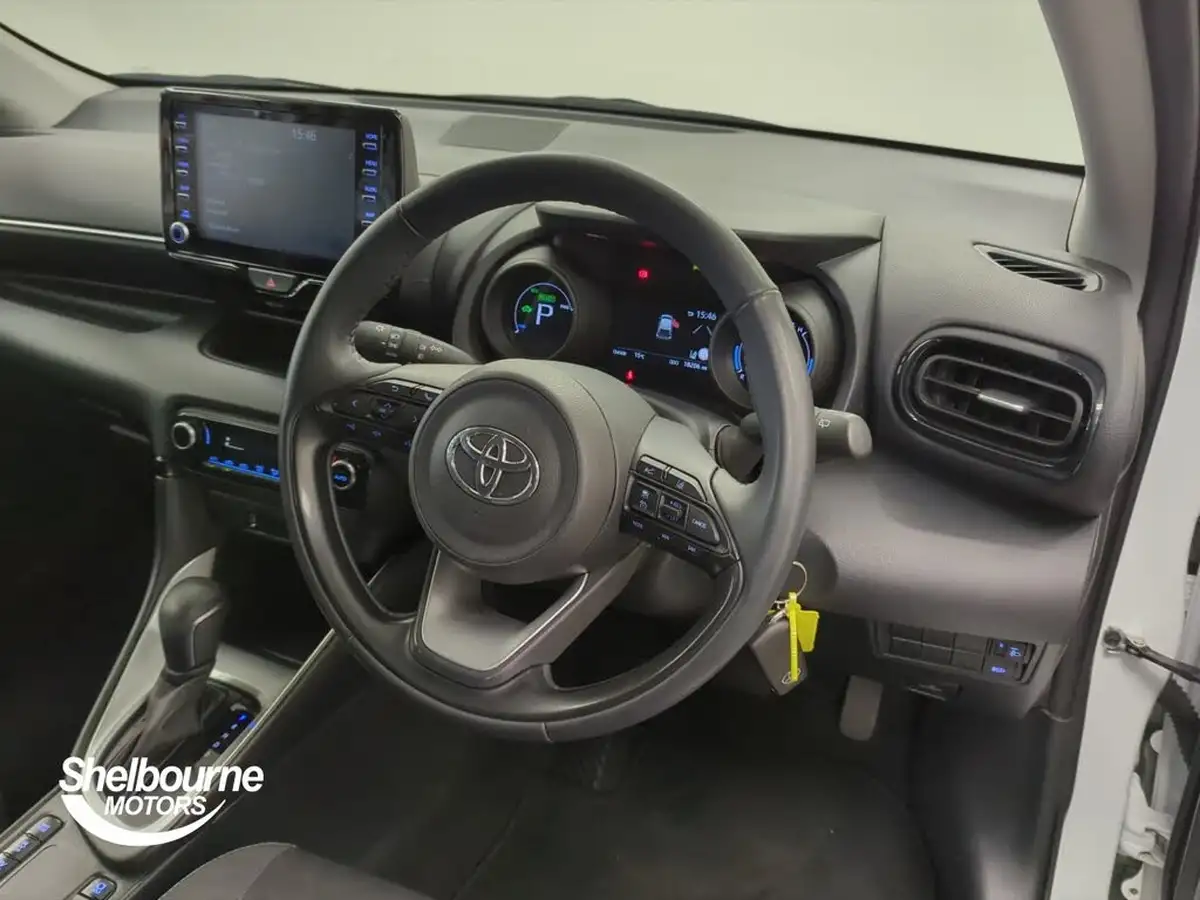 2023-toyota-yaris-15-vvt-i-design-big-3