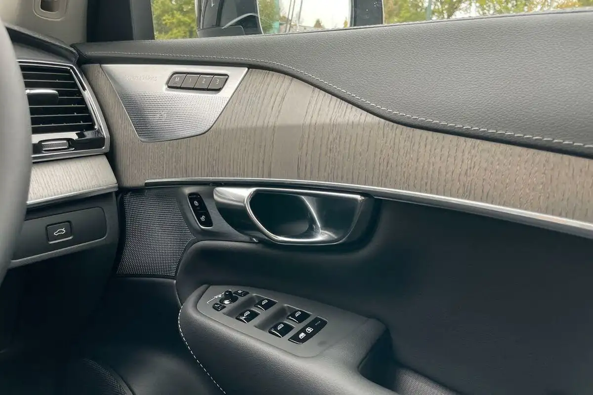 2024-volvo-xc90-20-b5-ultra-dark-big-38