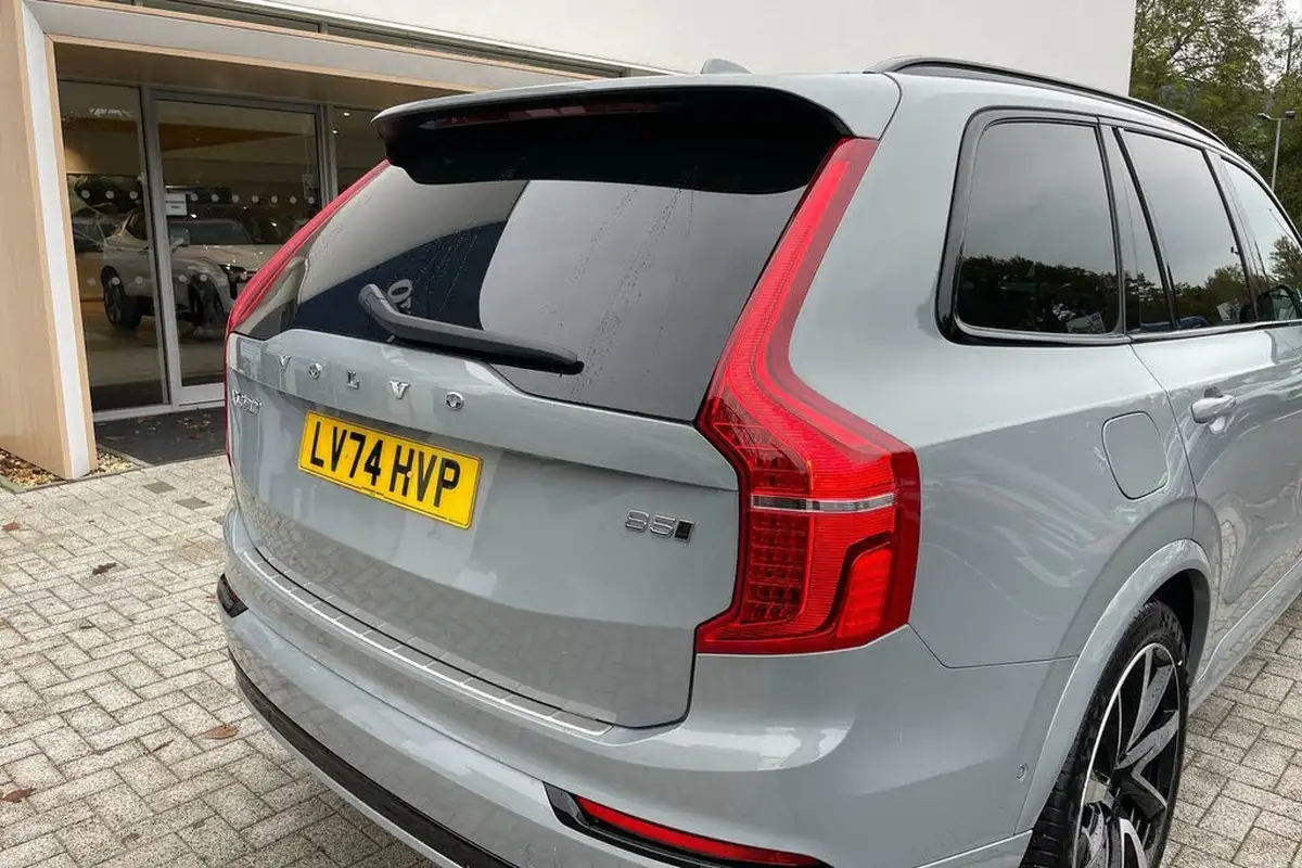2024-volvo-xc90-20-b5-ultra-dark-big-14