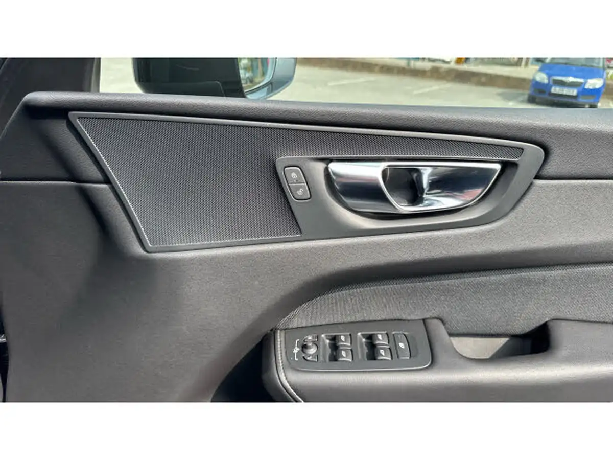 2021-volvo-xc60-20td-b4-r-design-big-14