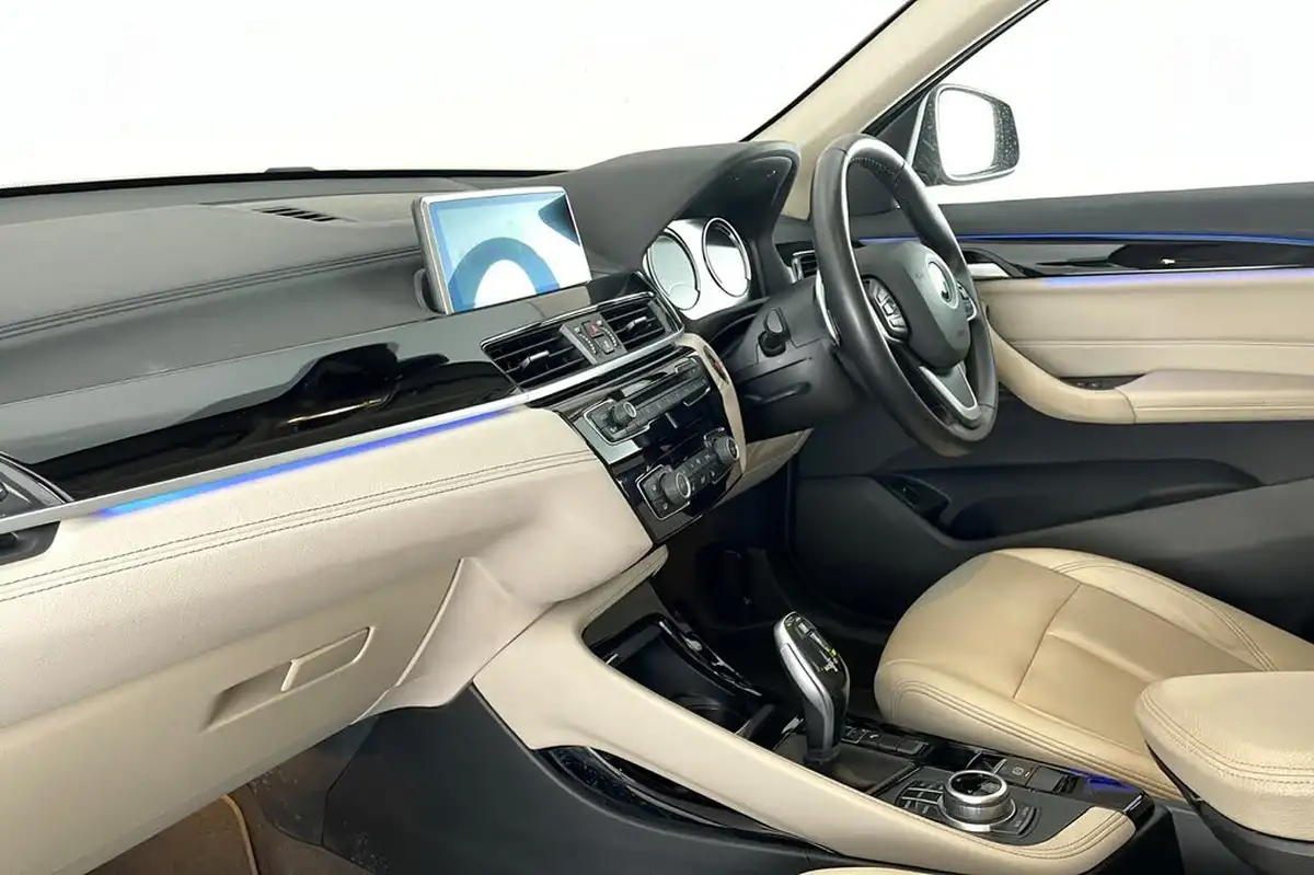 2019-bmw-x1-20-sdrive-20i-xline-sdrive-20i-big-9