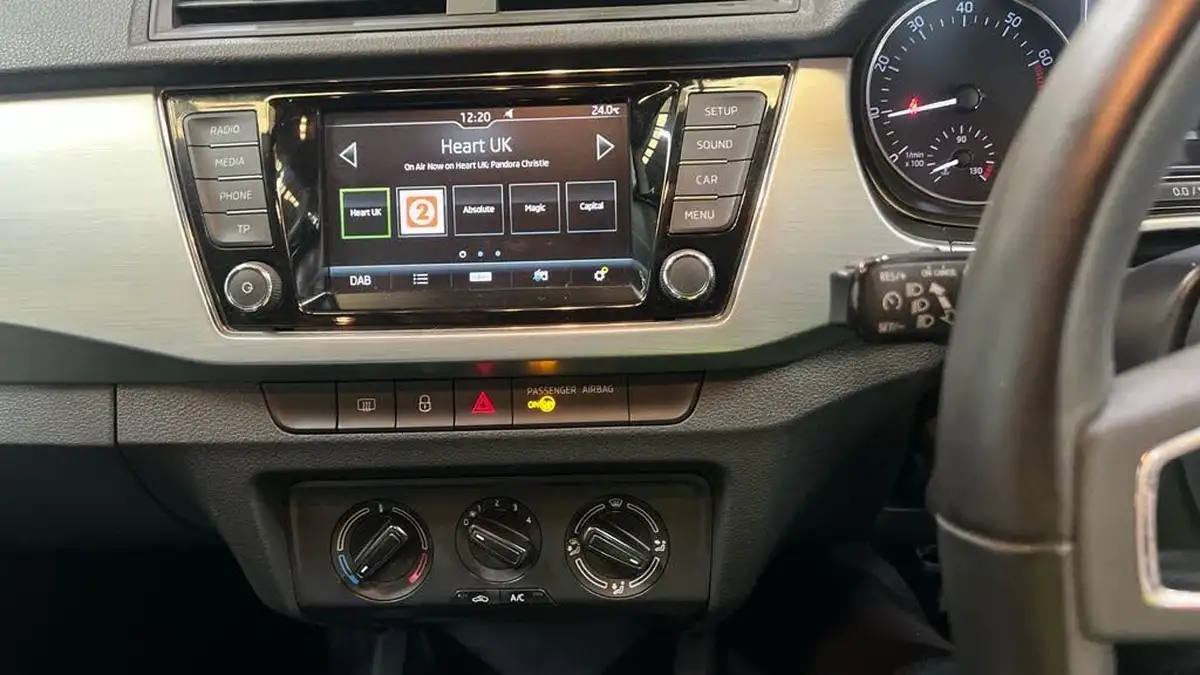 2018-skoda-fabia-10-tsi-colour-edition-ss-big-2