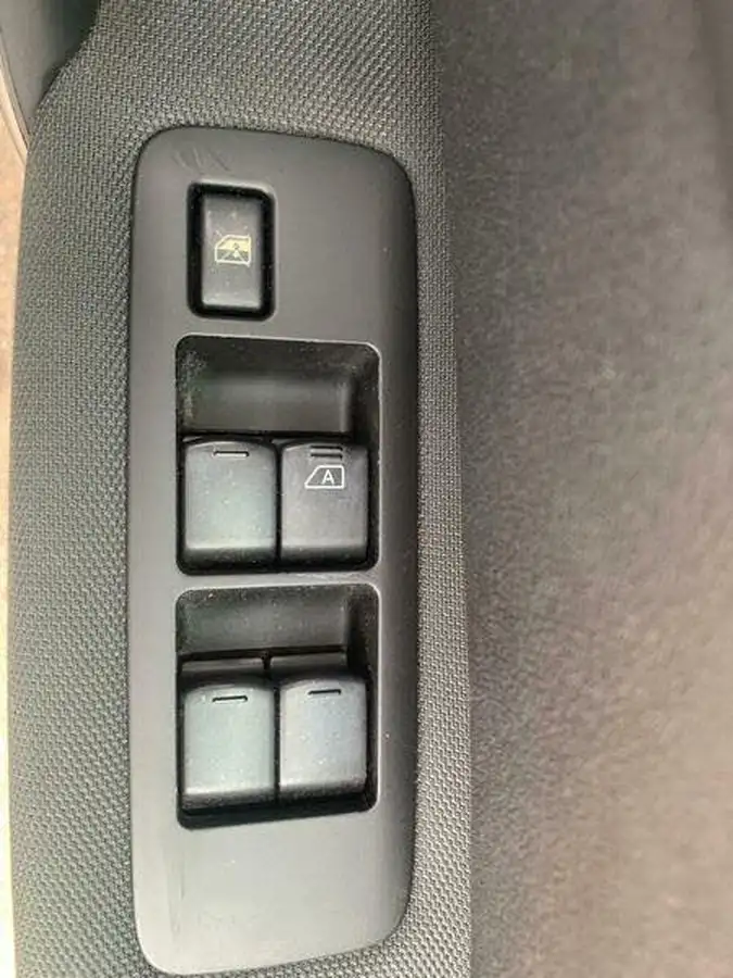 2012-nissan-qashqai-16-acenta-big-13