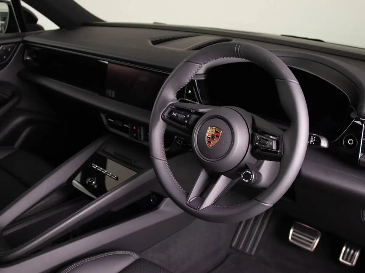 2025-porsche-macan-e-electric-big-38