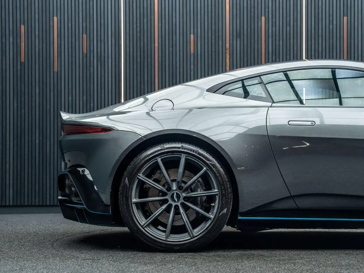 2018-aston-martin-vantage-40-v8-vantage-big-20