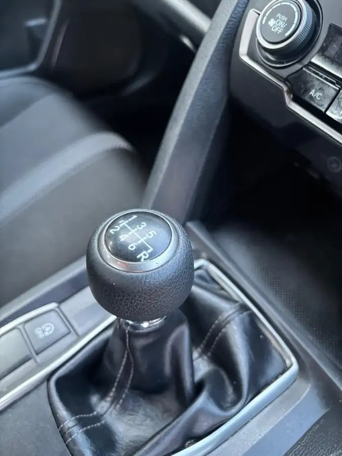 2020-honda-civic-10-vtec-turbo-se-hatchback-5d-big-18