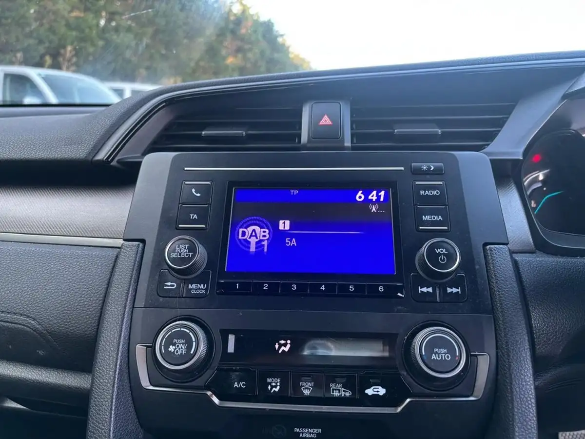 2020-honda-civic-10-vtec-turbo-se-hatchback-5d-big-22