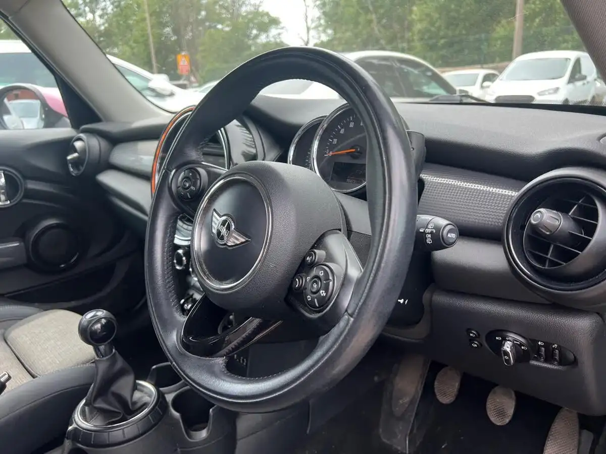 2015-mini-cooper-15-cooper-5d-big-8