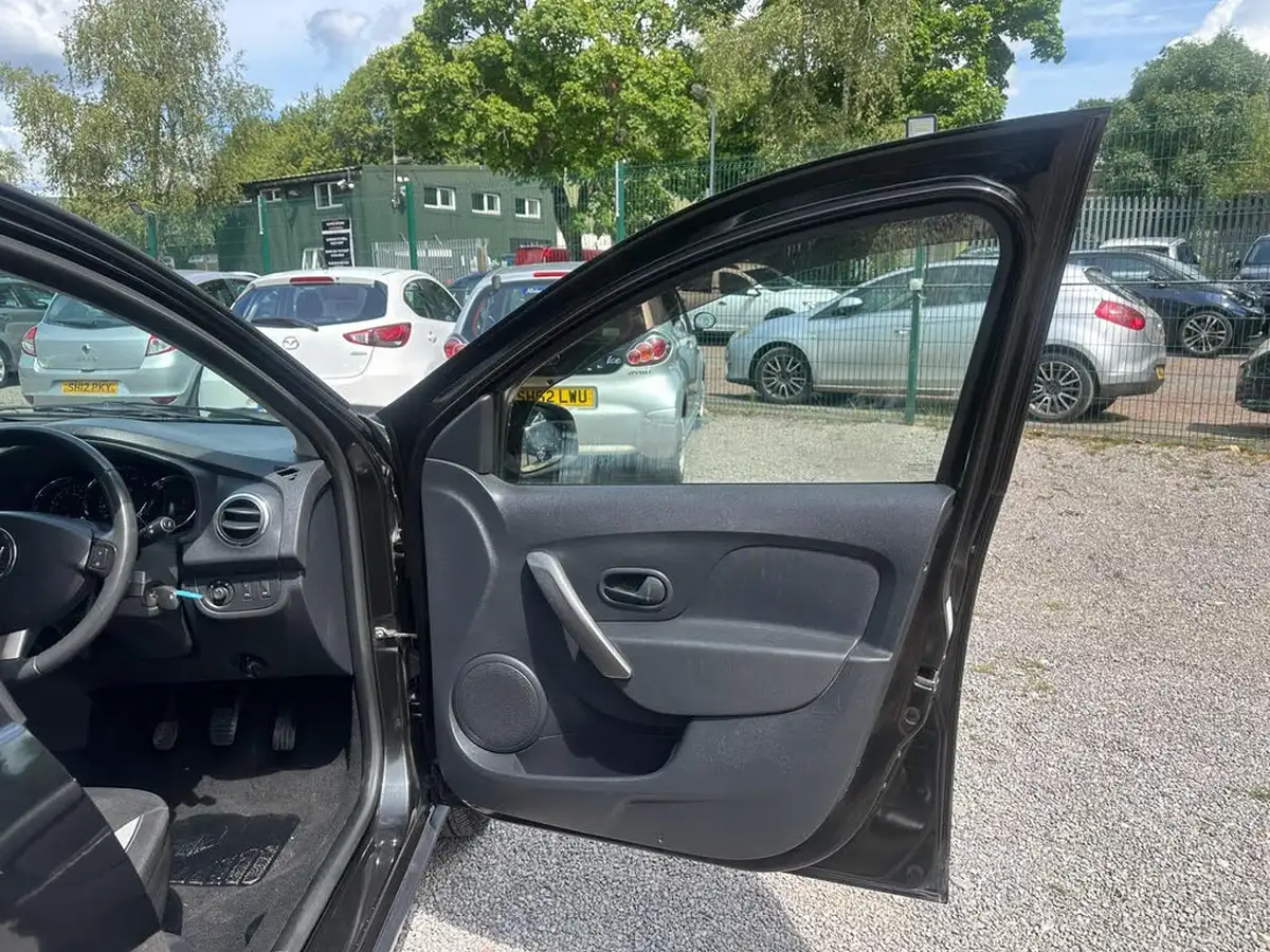 2014-dacia-sandero-stepway-15d-laureate-big-19