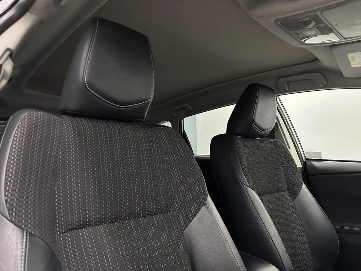 2014-toyota-auris-16-excel-hatchback-big-30