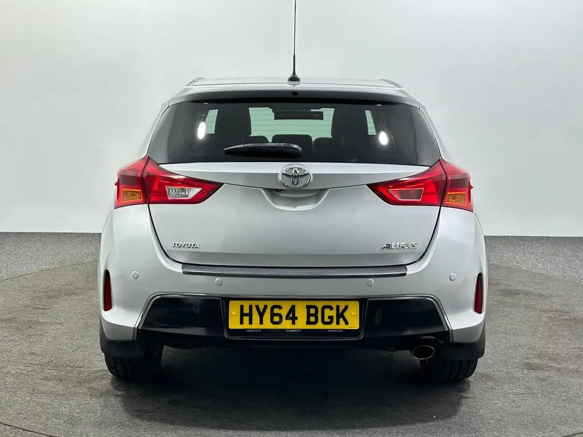 2014-toyota-auris-16-excel-hatchback-big-6