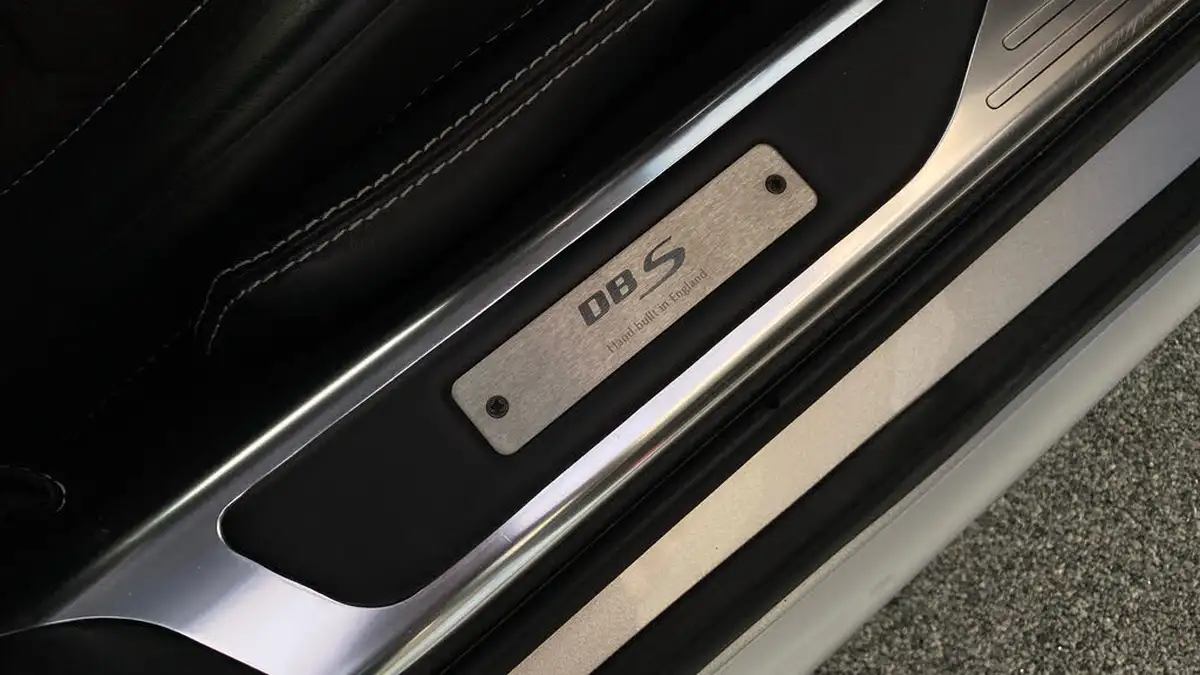 2010-aston-martin-dbs-60-touchtronic-big-20