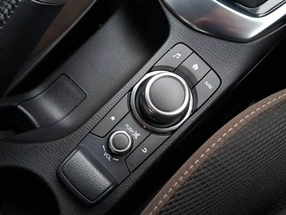 2023-mazda-mazda2-15-skyactiv-g-se-l-big-14