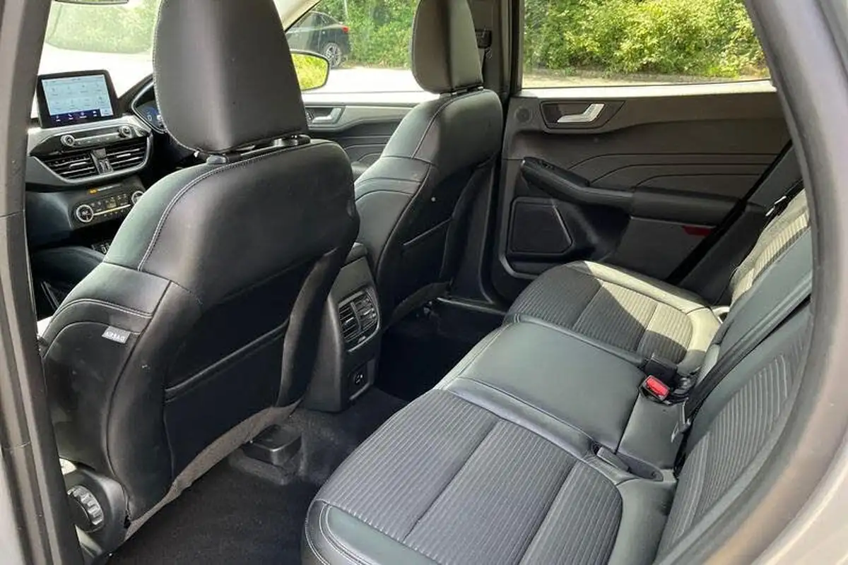 2022-ford-kuga-big-35