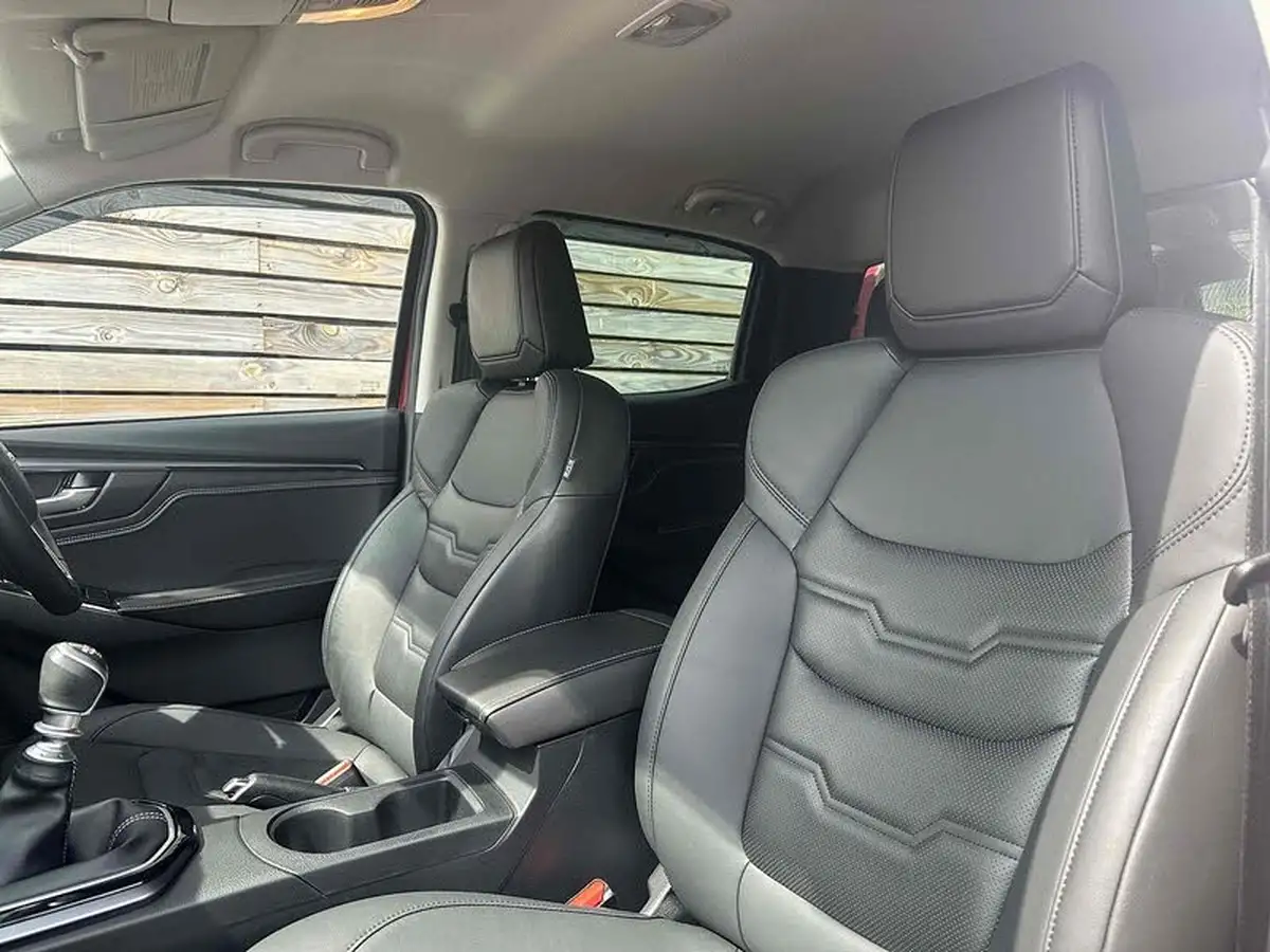 2023-isuzu-d-max-19td-dl40-big-16