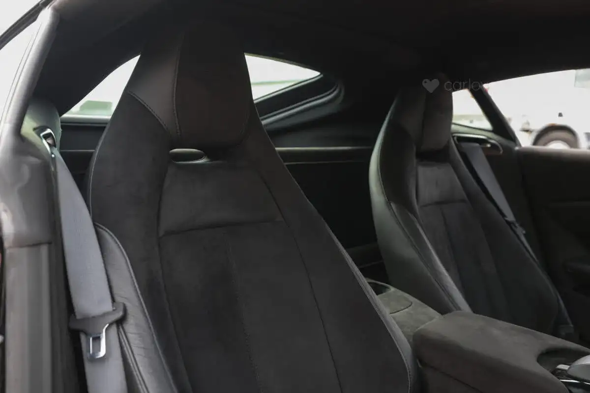 2021-aston-martin-vantage-40-v8-vantage-coupe-big-48