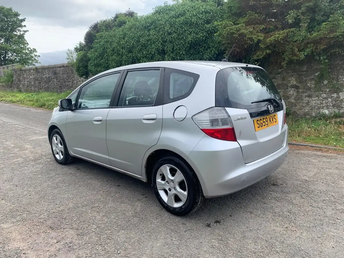 2009-honda-jazz-14-es-big-2