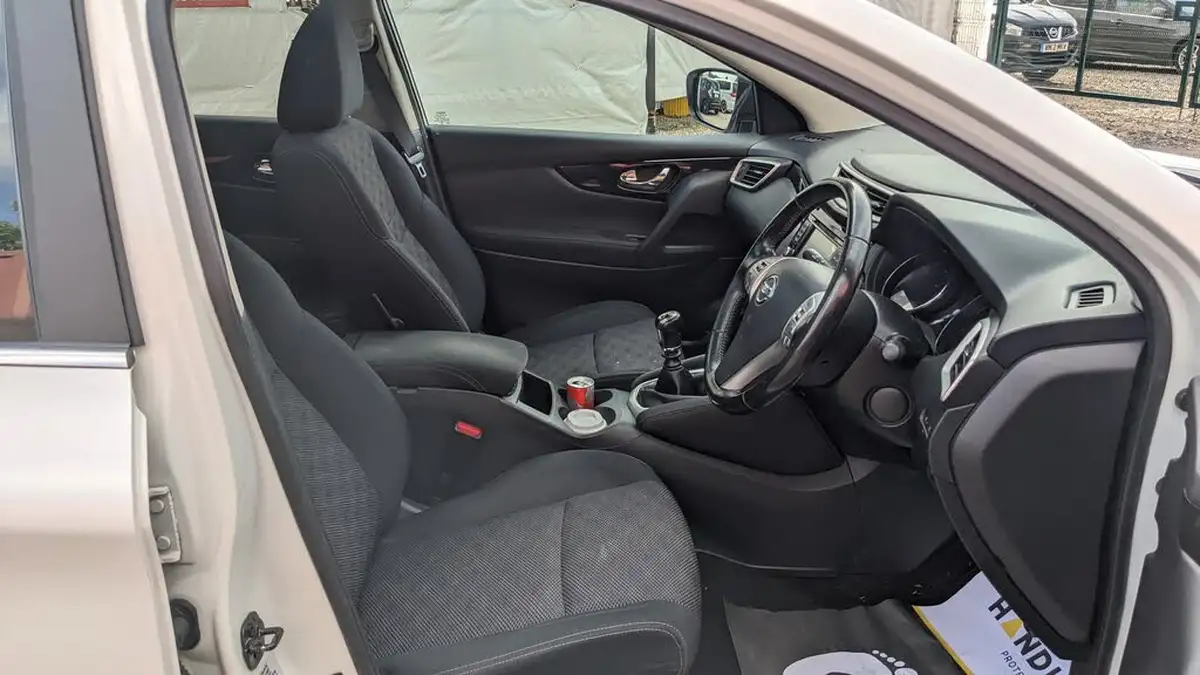 2014-nissan-qashqai-12-acenta-premium-big-38