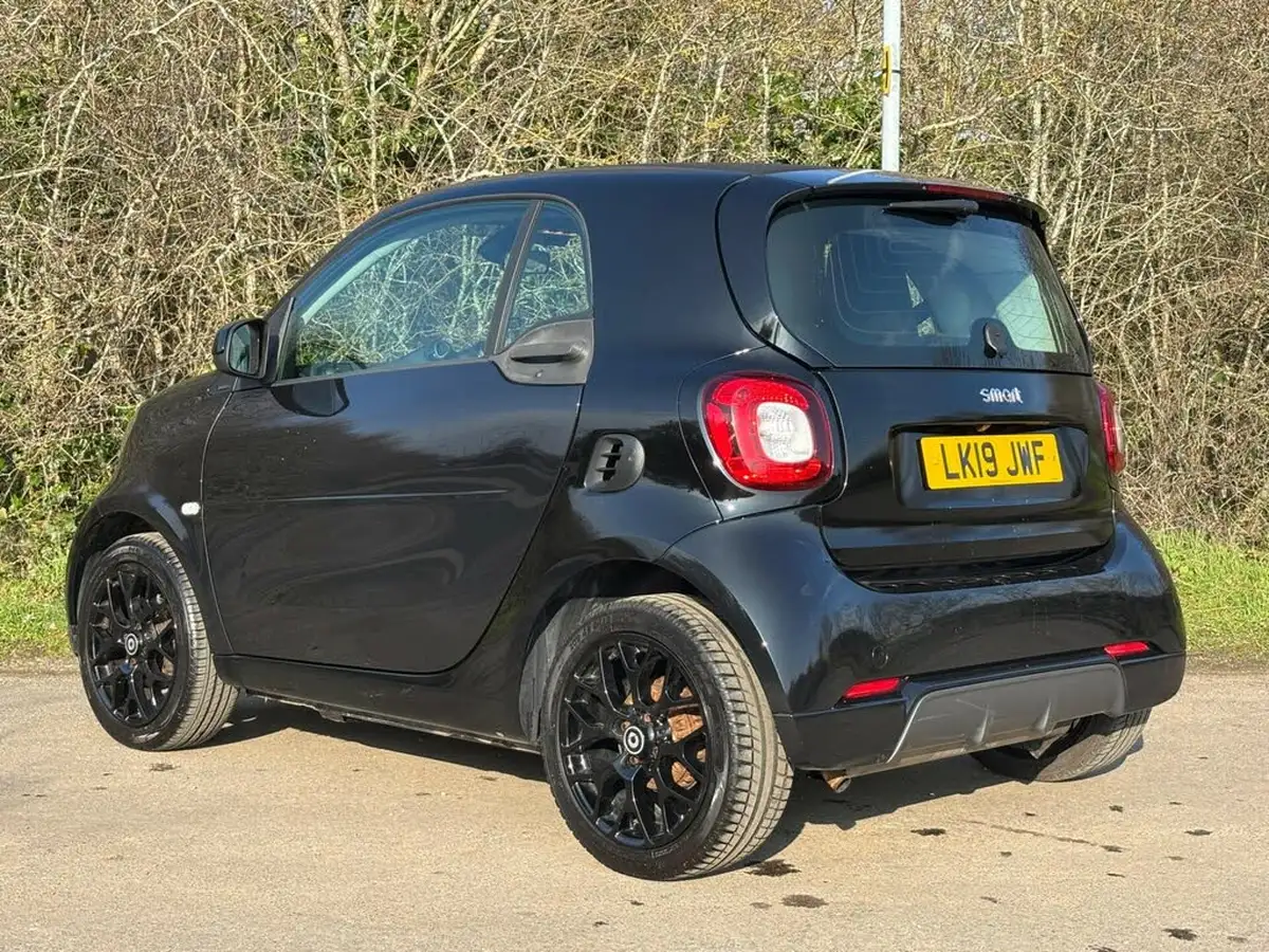 2019-smart-fortwo-10-urban-shadow-edition-big-7
