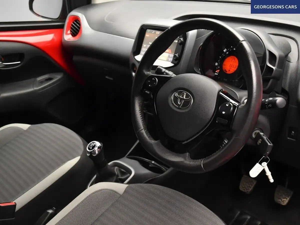 2018-toyota-aygo-10-vvt-i-x-play-71bhp-5d-big-10