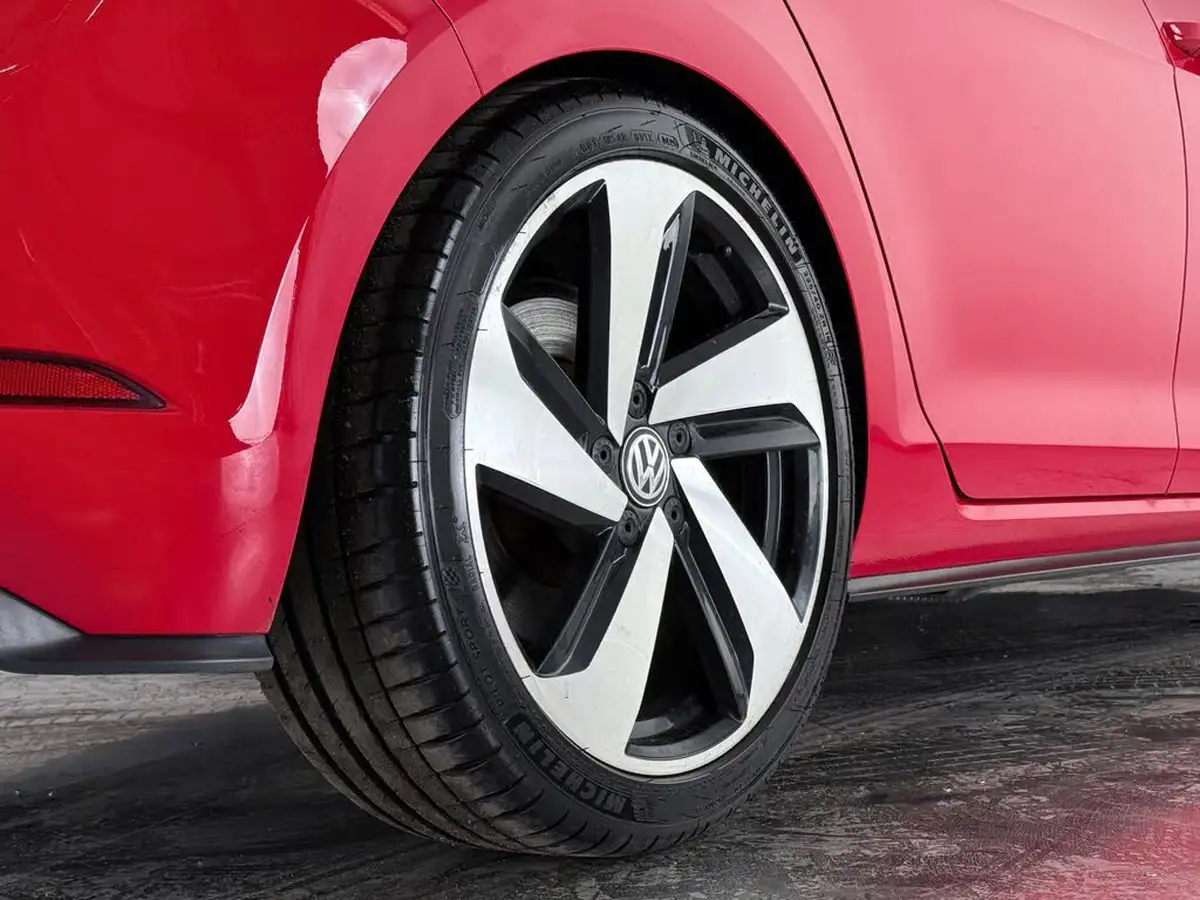 2017-volkswagen-golf-20-tsi-gti-230ps-ss-5d-dsg-big-9