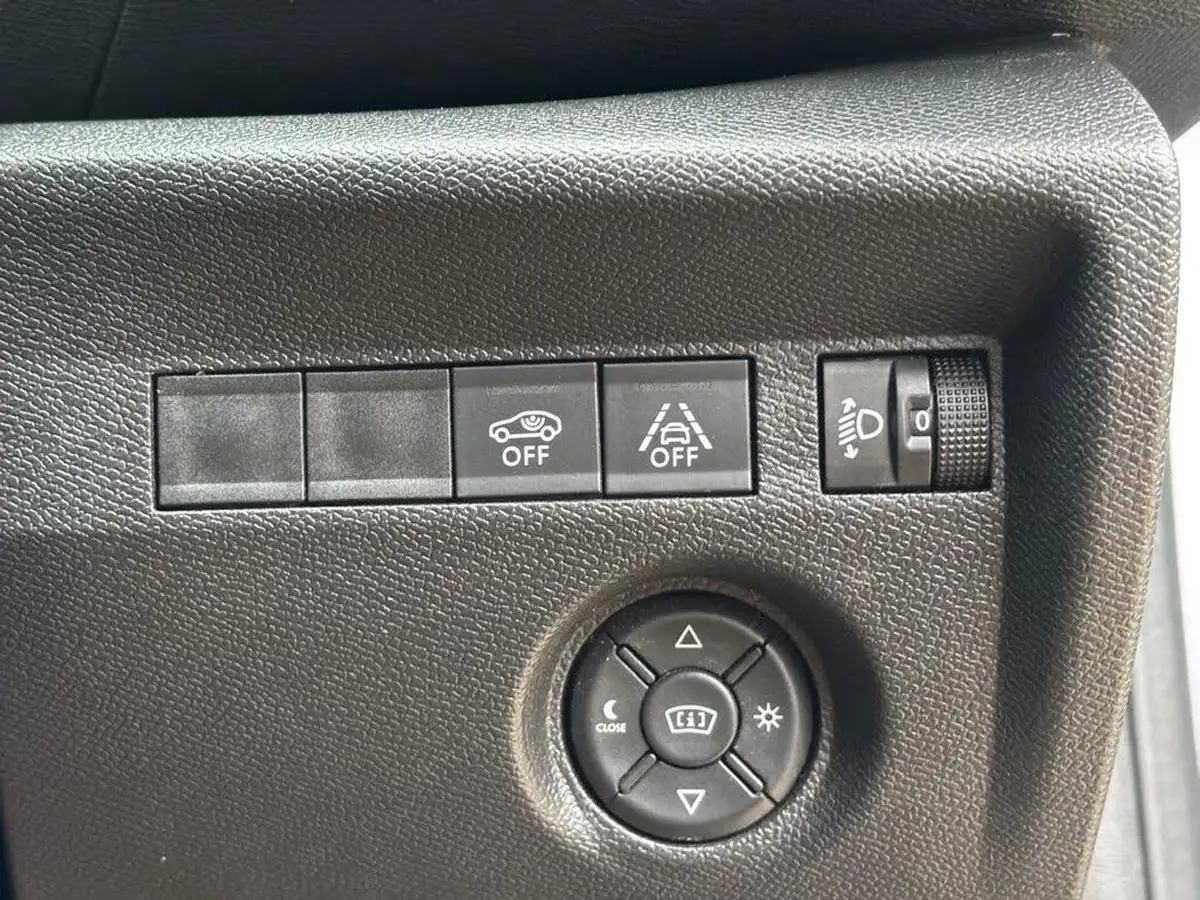 2022-citroen-c4-12-puretech-shine-130ps-big-32