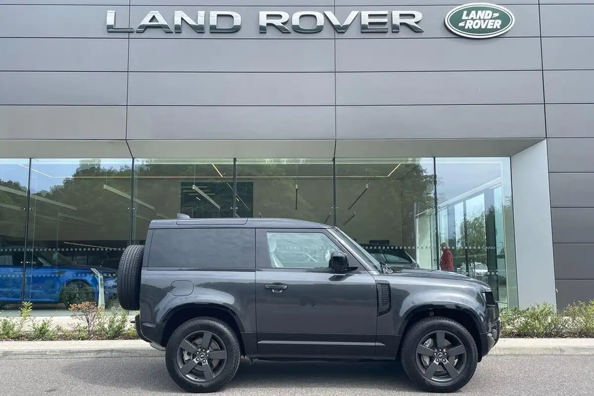 2024-land-rover-90-defender-30-d350-x-dynamic-hse-big-2