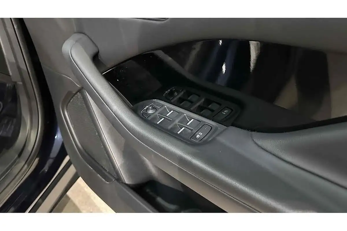 2022-jaguar-i-pace-ev400-se-big-28
