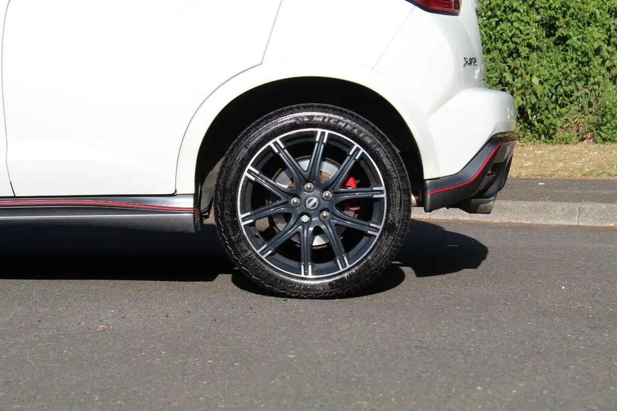 2017-nissan-juke-16-nismo-rs-218ps-big-13