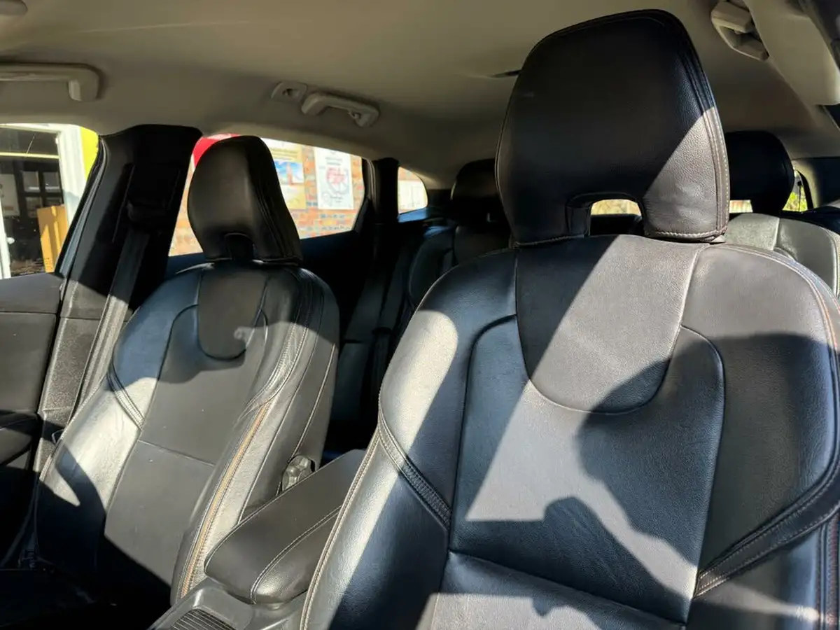 2014-volvo-v40-16td-d2-cross-country-lux-big-32