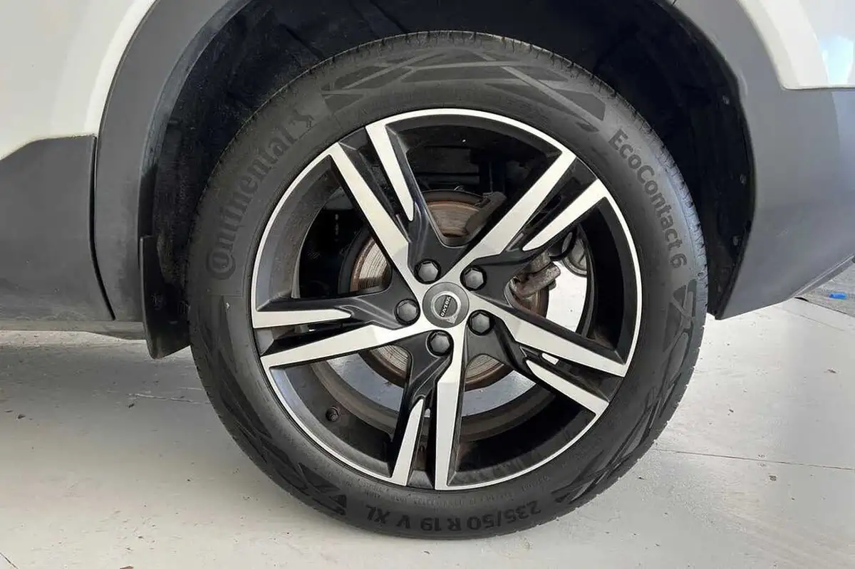 2022-volvo-xc40-15-t3-r-design-auto-big-24