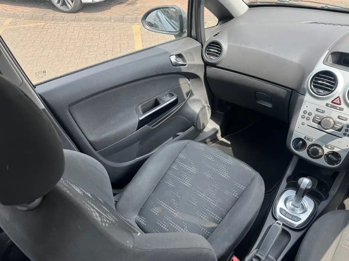 2013-vauxhall-corsa-12-exclusiv-5d-easytronic-big-3