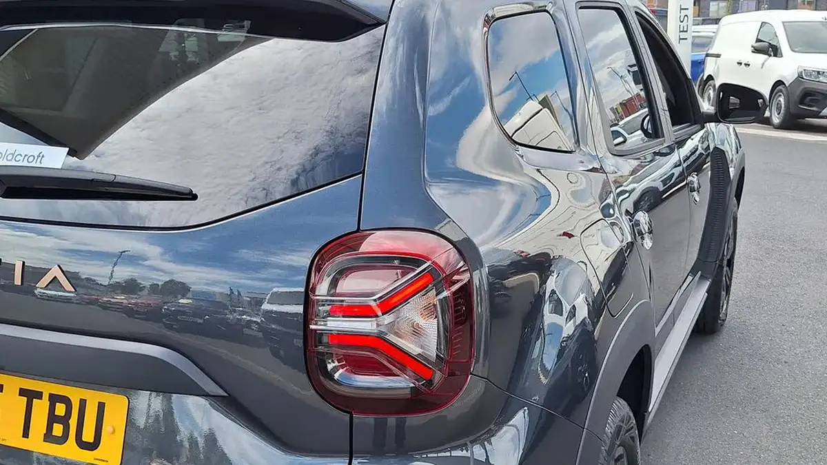 2025-dacia-duster-13-tce-extreme-150bhp-1332cc-edc-big-24