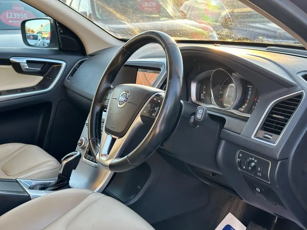 2017-volvo-xc60-20-t5-se-lux-big-27
