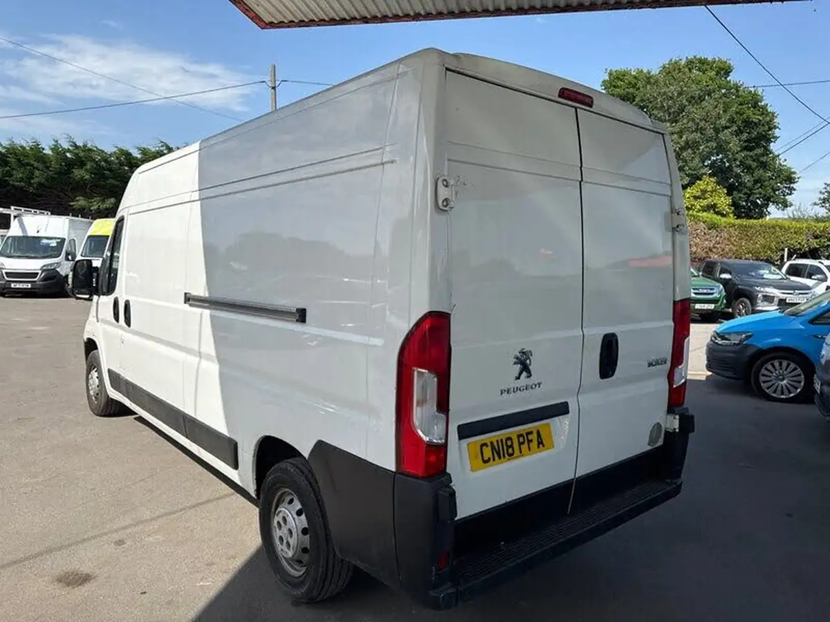 2018-peugeot-boxer-20-bluehdi-professional-335-l3-h2-big-7