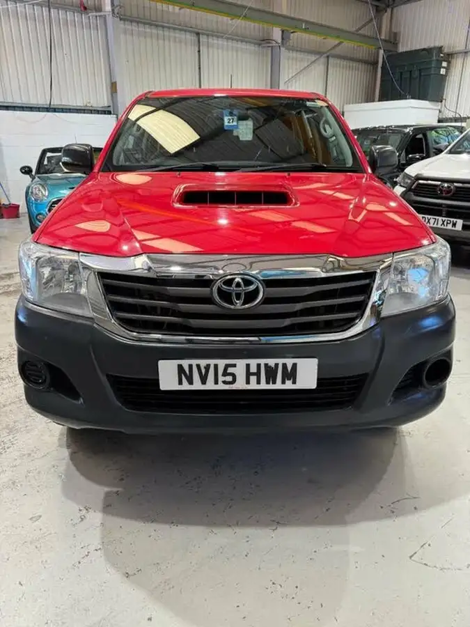 2015-toyota-hi-lux-25td-active-vsc-double-cab-pickup-big-7