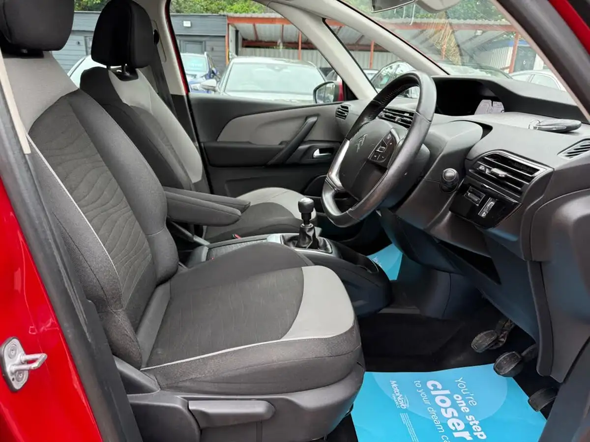 2016-citroen-c4-picasso-16bluehdi-vtr-120ps-big-11