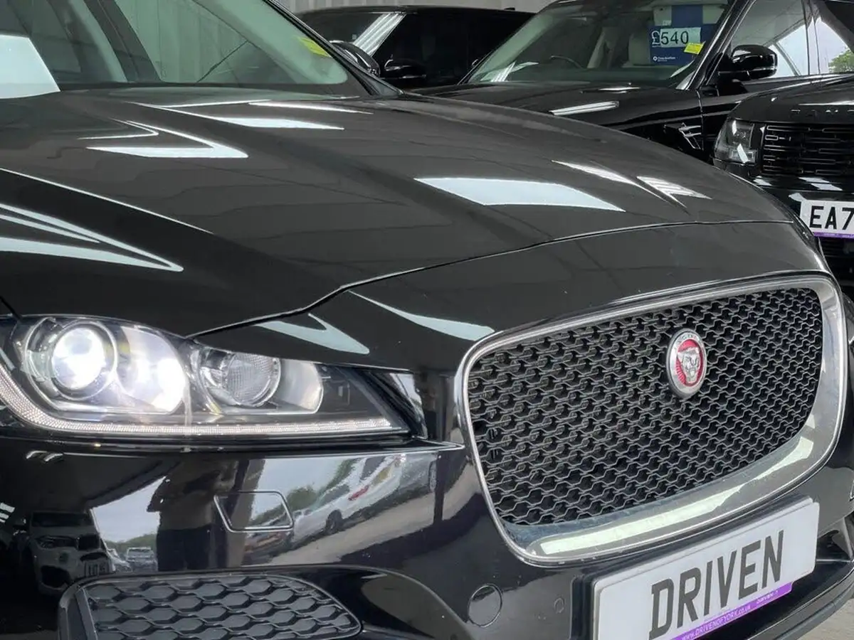 2018-jaguar-f-pace-20-i4d-portfolio-180ps-awd-auto-big-3