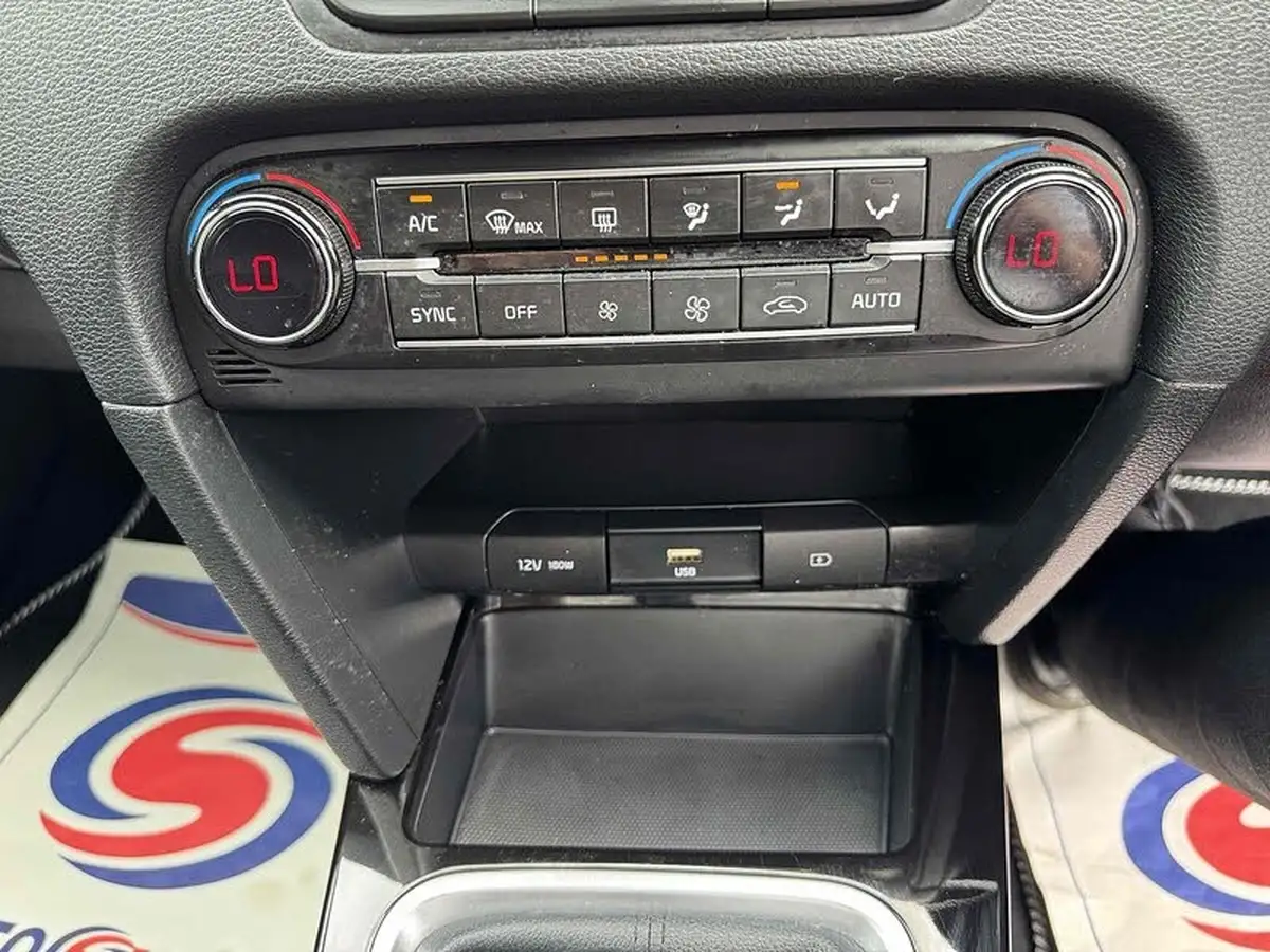 2022-kia-ceed-15-t-gdi-3-hatchback-big-31