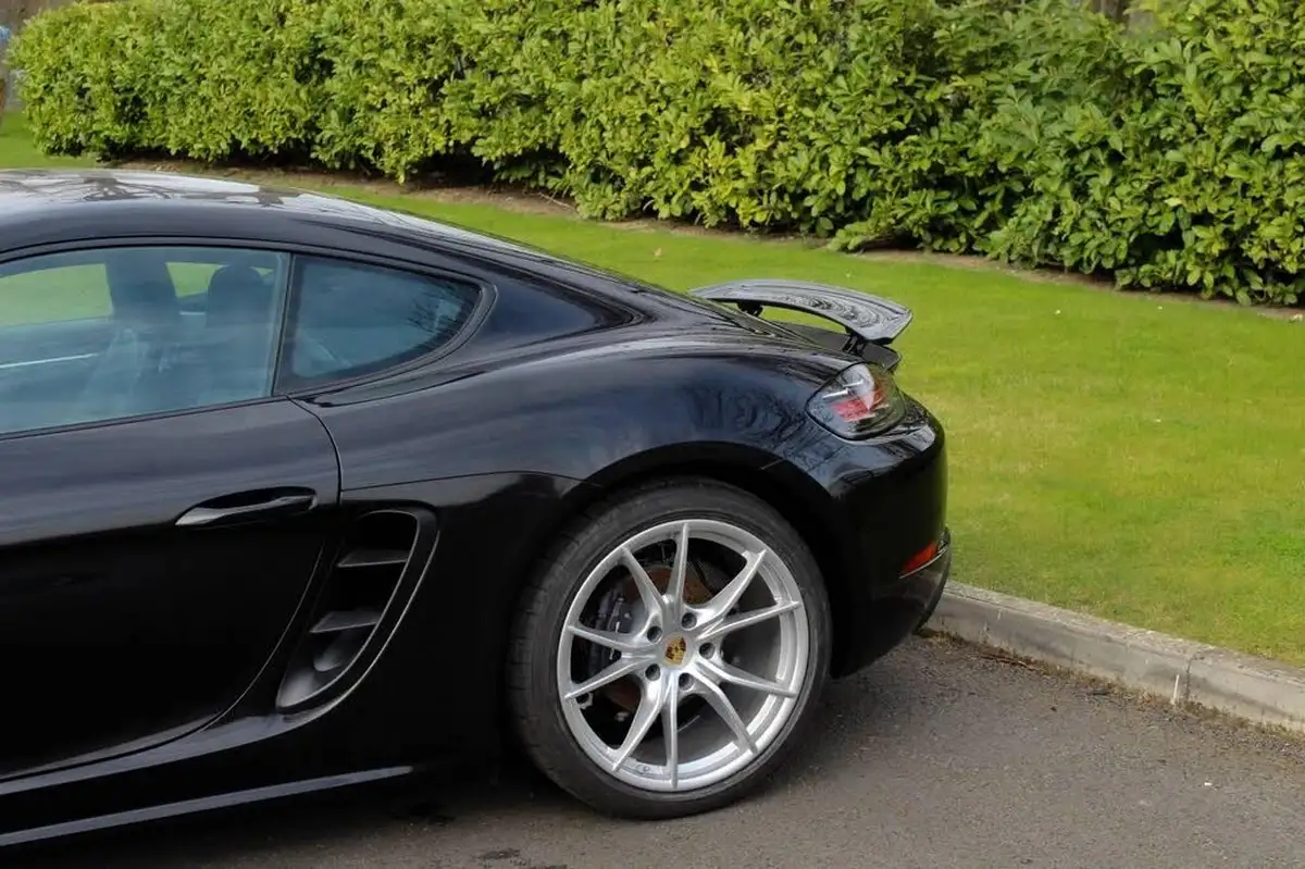 2025-porsche-cayman-718-20-cayman-style-edition-pdk-big-19