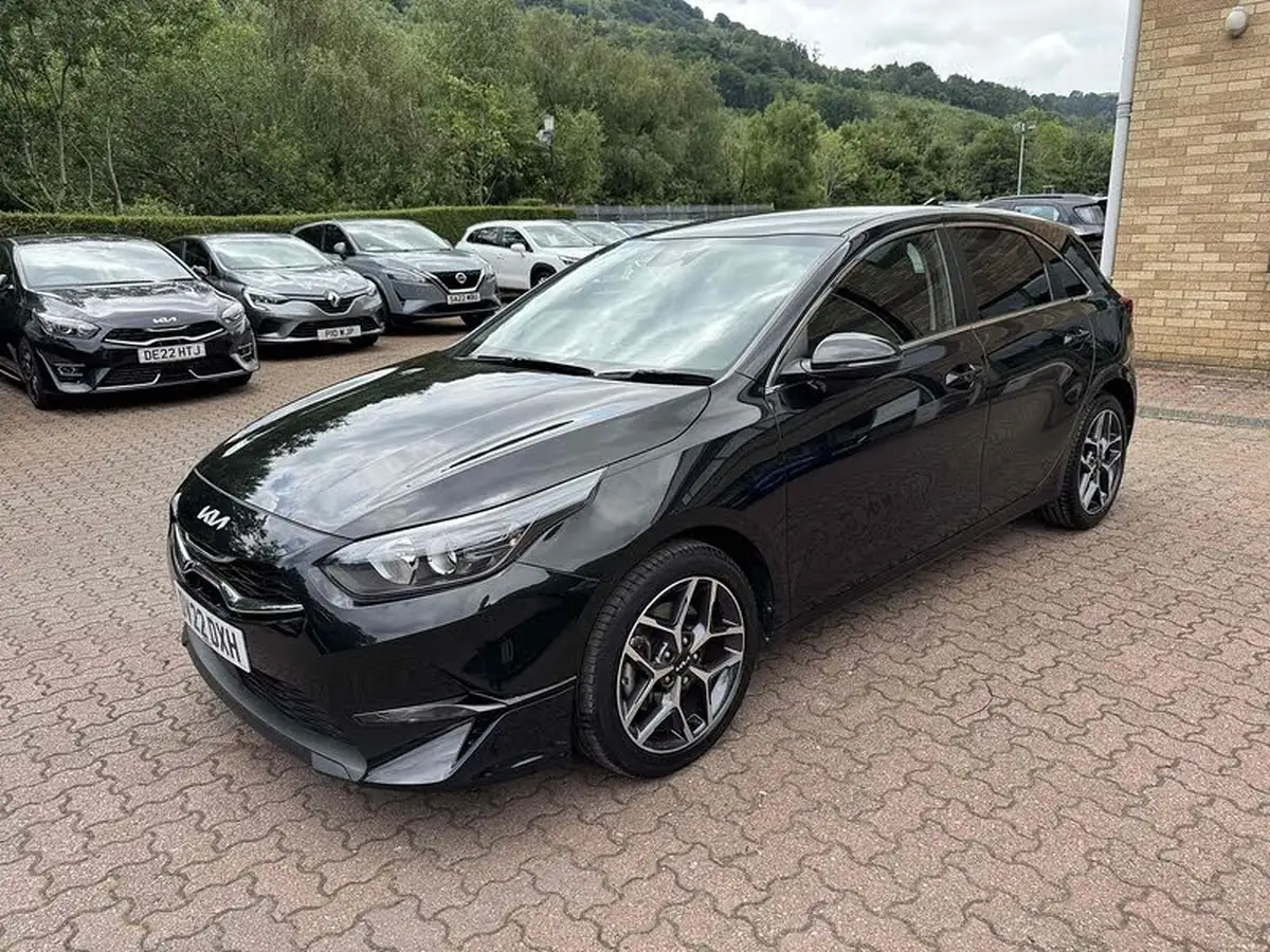 2022-kia-ceed-15-t-gdi-3-hatchback-big-7