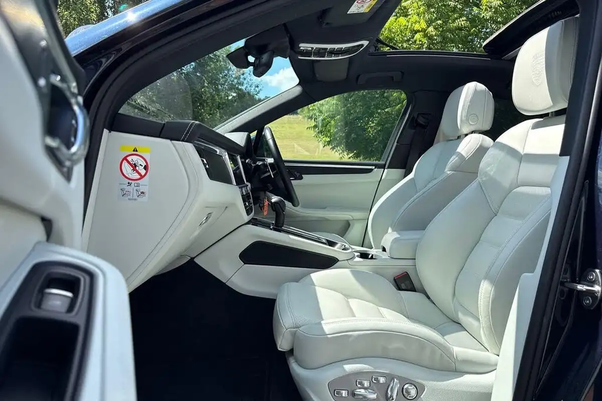2022-porsche-macan-20-big-75