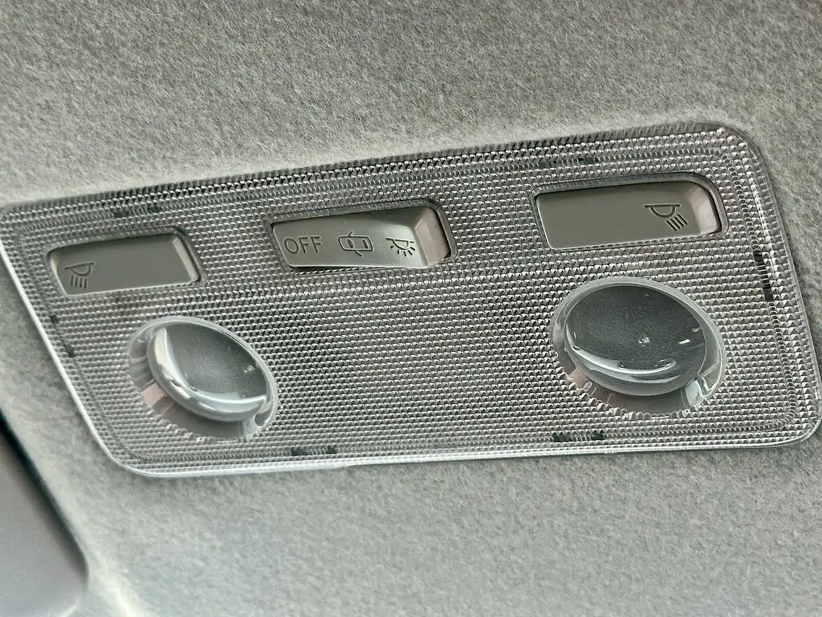 2012-toyota-yaris-15-vvt-i-t4-big-22