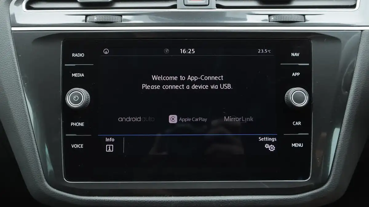 2018-volkswagen-tiguan-14-tsi-se-navigation-125ps-ss-big-25