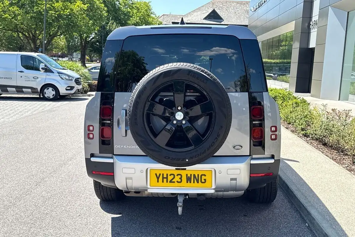 2023-land-rover-110-defender-30-d300-hse-big-13