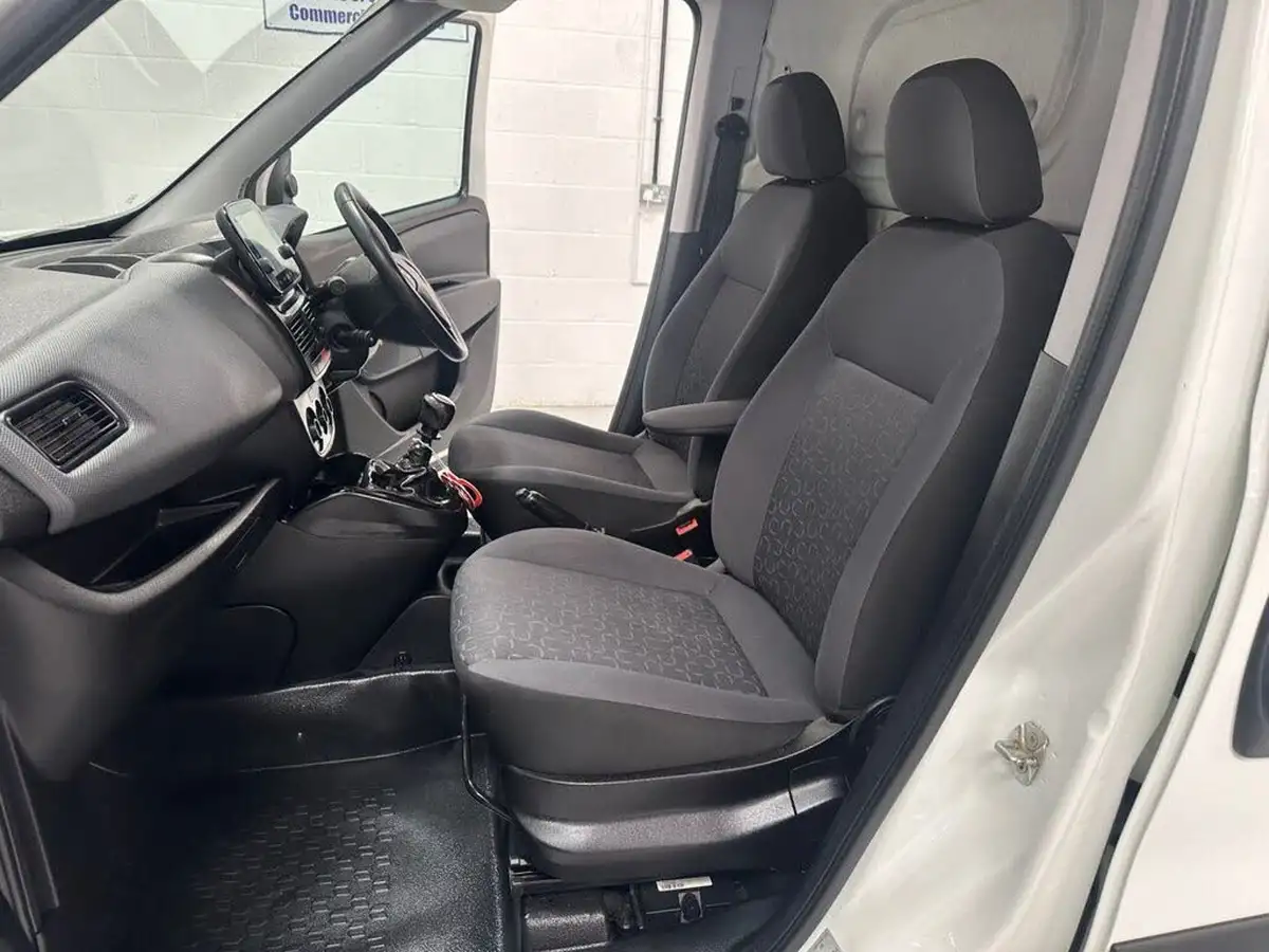 2023-fiat-doblo-cargo-16jtd-l1h1-tecnico-panel-van-big-12