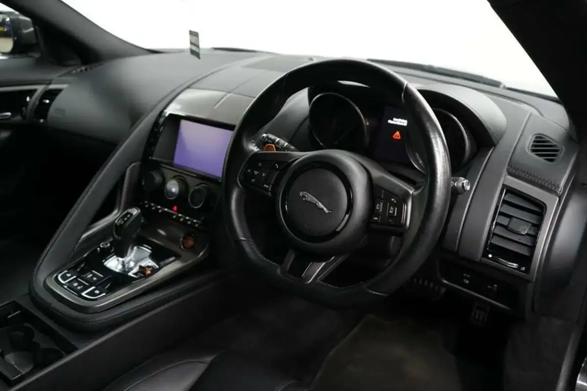 2013-jaguar-f-type-50-s-big-37