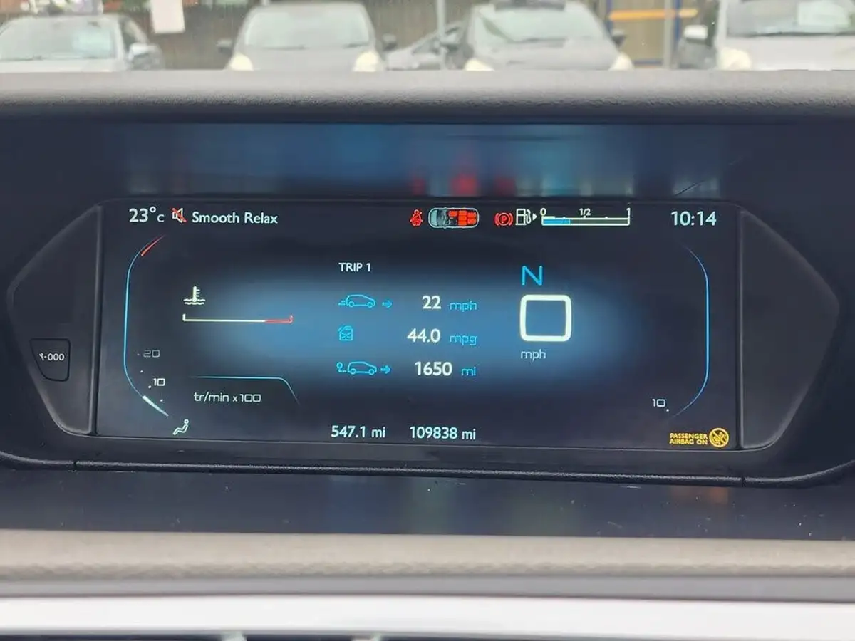 2016-citroen-grand-c4-picasso-16bluehdi-exclusive-eat6-big-11