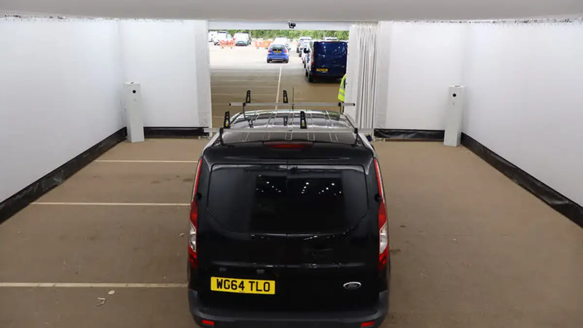 2014-ford-transit-connect-16tdci-l1-limited-big-14